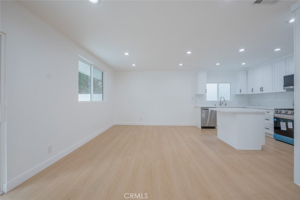 Properties 3 7734 N Glenoaks Boulevard
