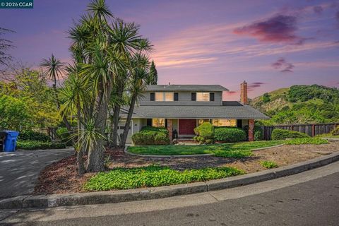 Photo of 87 Gaywood Pl. Pl, Moraga, CA 94556 (MLS # 41128341)