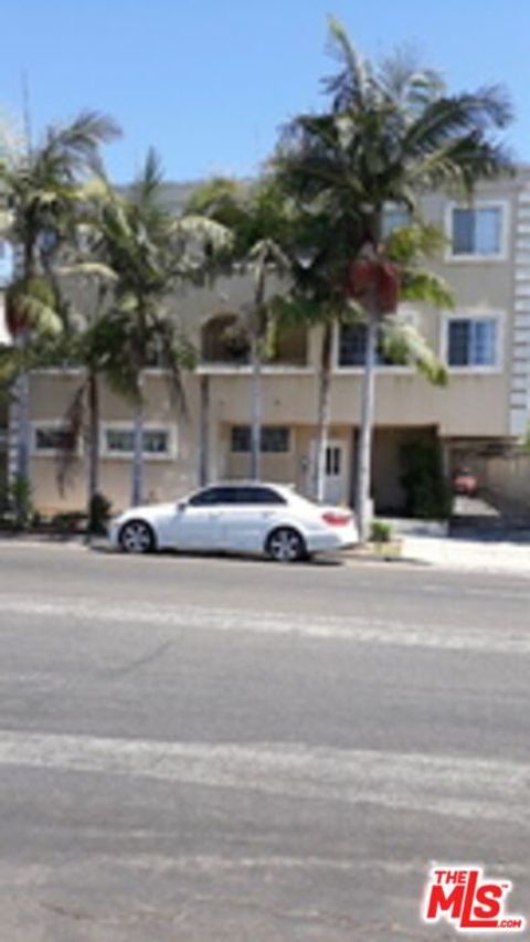 Photo of 2432 Colby Avenue #102, Los Angeles, CA 90064 (MLS # 25604659) Photo of 2432 Colby Avenue #102, Los Angeles, CA 90064 (MLS # 25604659)