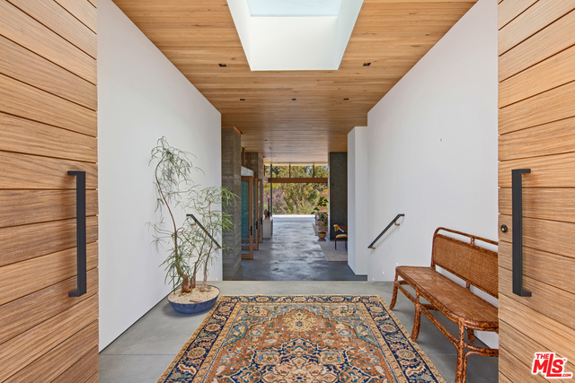 6708 Wildlife Road