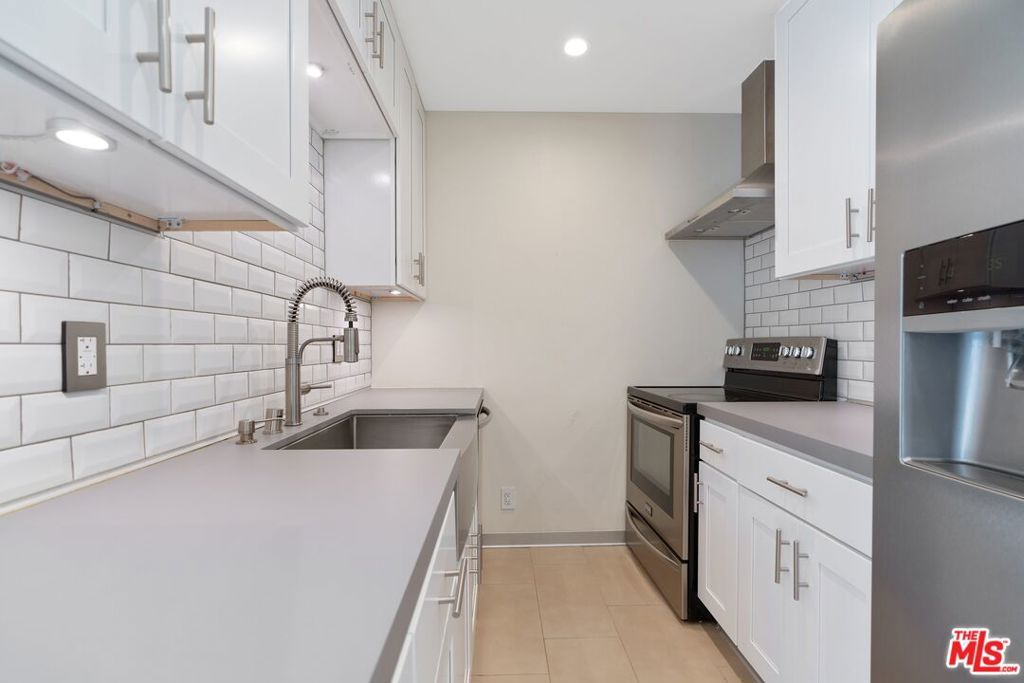Photo of 1735 N Fuller Avenue #330, Los Angeles, CA 90046 (MLS # 25560861)