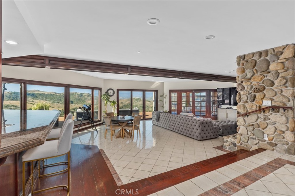 Avenida Acapulco - Residential Lease