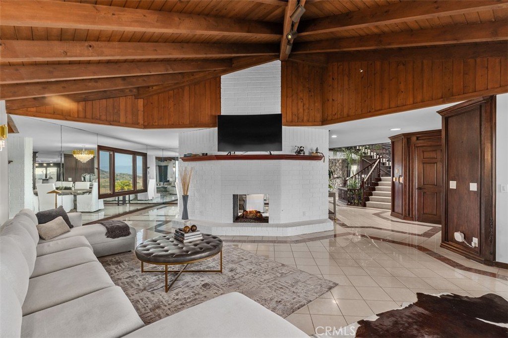 Avenida Acapulco - Residential Lease