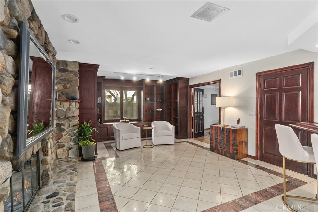 Avenida Acapulco - Residential Lease