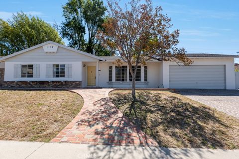 Photo of 10600 Garden Grove AVE, Porter Ranch, CA 91326 (MLS # SR26109316)