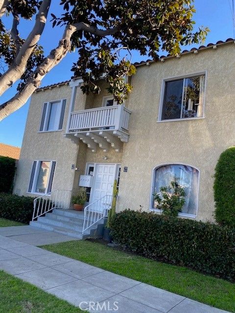 Photo of 744 Walnut Ave, Long Beach, CA 90813 (MLS # PW26008283)