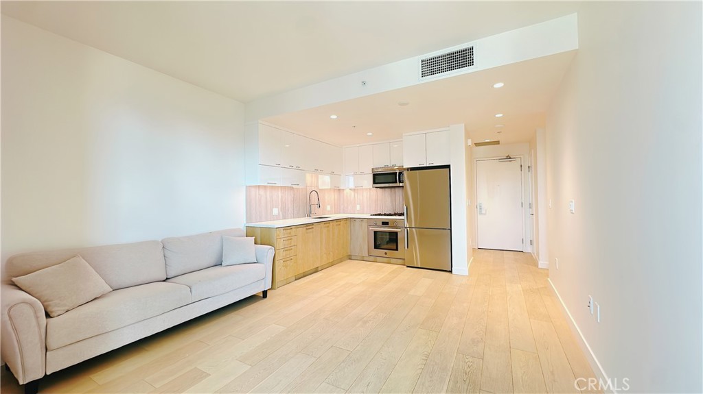 400 S Broadway 3106