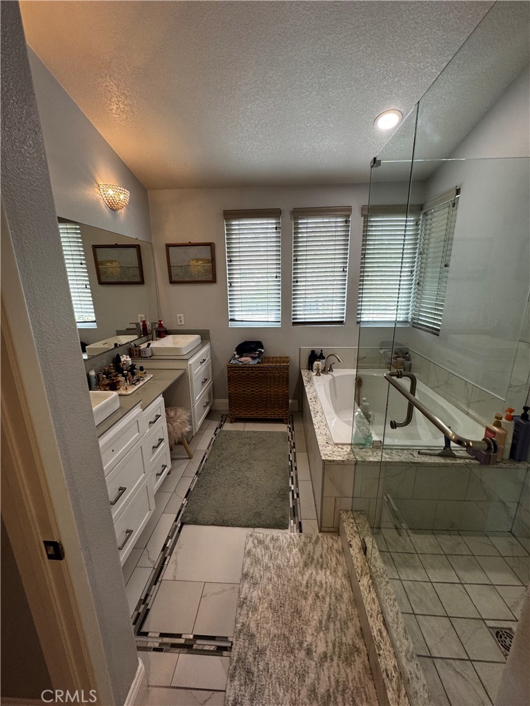 Los Paseos (LOPA) - Residential Lease