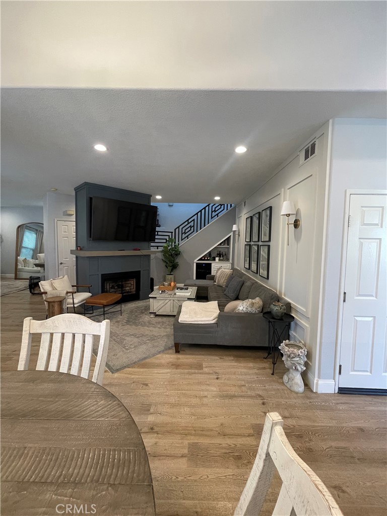 Los Paseos (LOPA) - Residential Lease