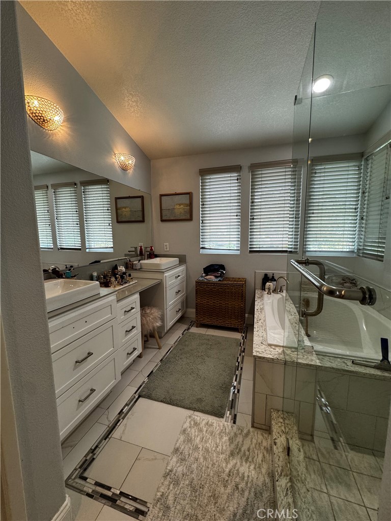 Los Paseos (LOPA) - Residential Lease