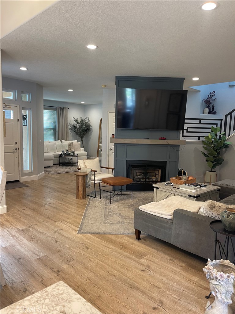 Los Paseos (LOPA) - Residential Lease