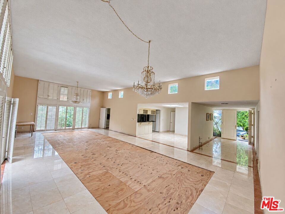2043 San Ysidro Drive