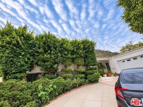 Photo of 2043 San Ysidro Drive, Beverly Hills, CA 90210 (MLS # 26998291)