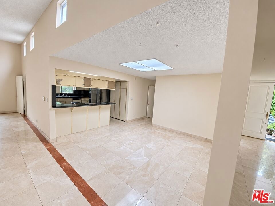 2043 San Ysidro Drive