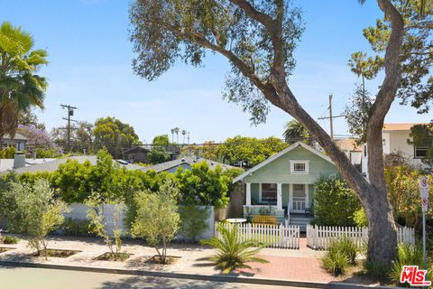 Photo of 428 Rialto Avenue, Venice, CA 90291 (MLS # 26814225)