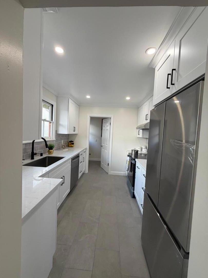 208 Camaritas Avenue