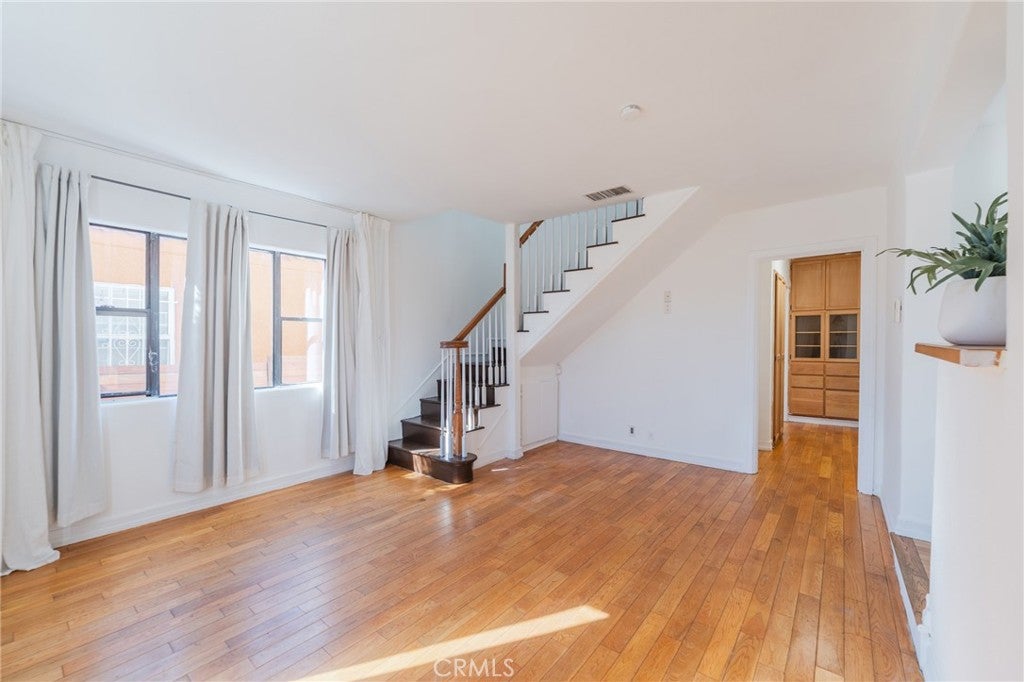 533 W 113th