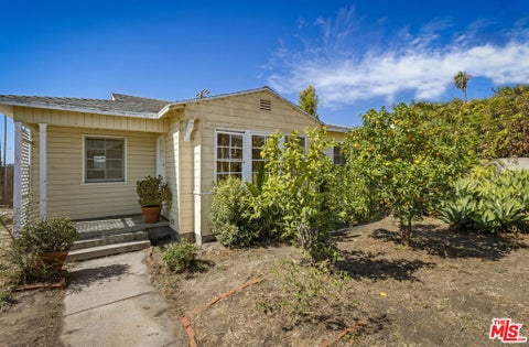 Photo of 1151 Chestnut Avenue, Manhattan Beach, CA 90266 (MLS # 26103270)