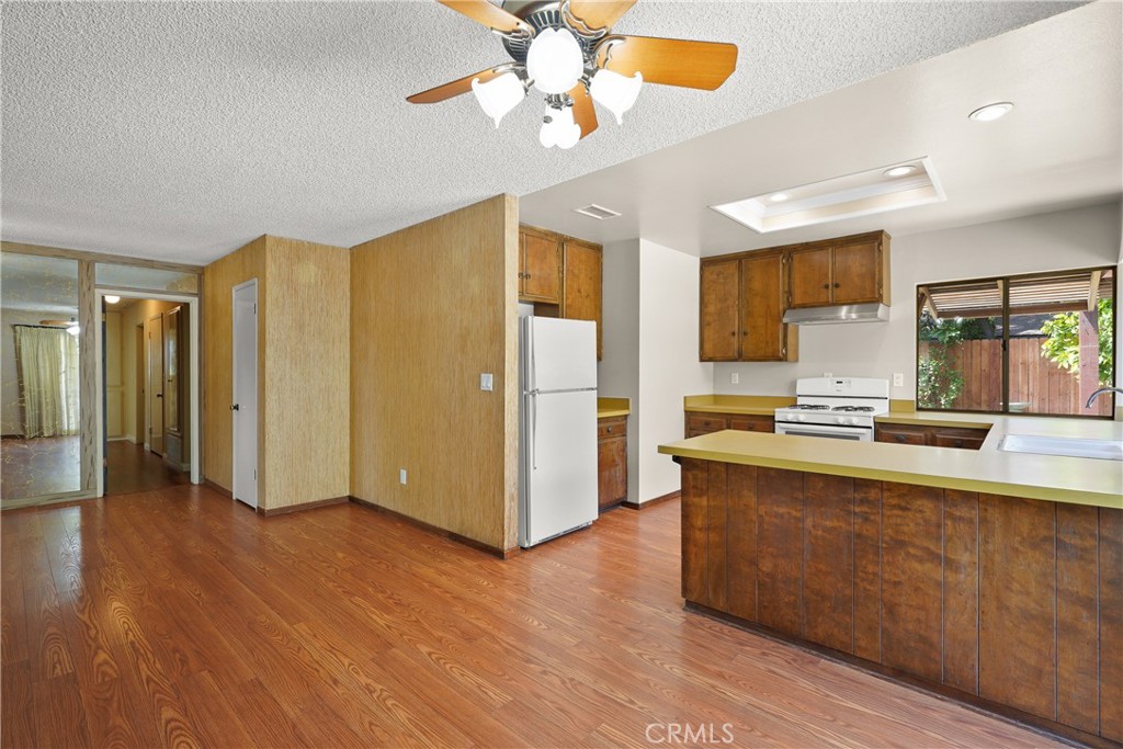 1085 Tamarack Avenue