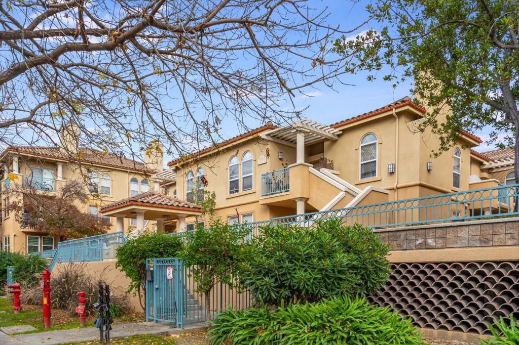 Photo of 951 S 12th Street #310, San Jose, CA 95112 (MLS # ML82032106)