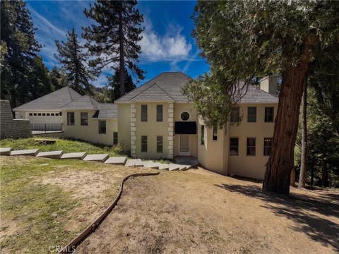 Photo of 434 S Cumberland Dr, Lake Arrowhead, CA 92352 (MLS # IG26183254)