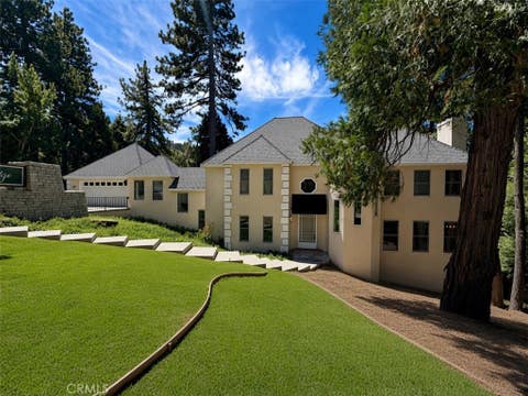 Photo of 434 S Cumberland Dr, Lake Arrowhead, CA 92352 (MLS # IG26183254)