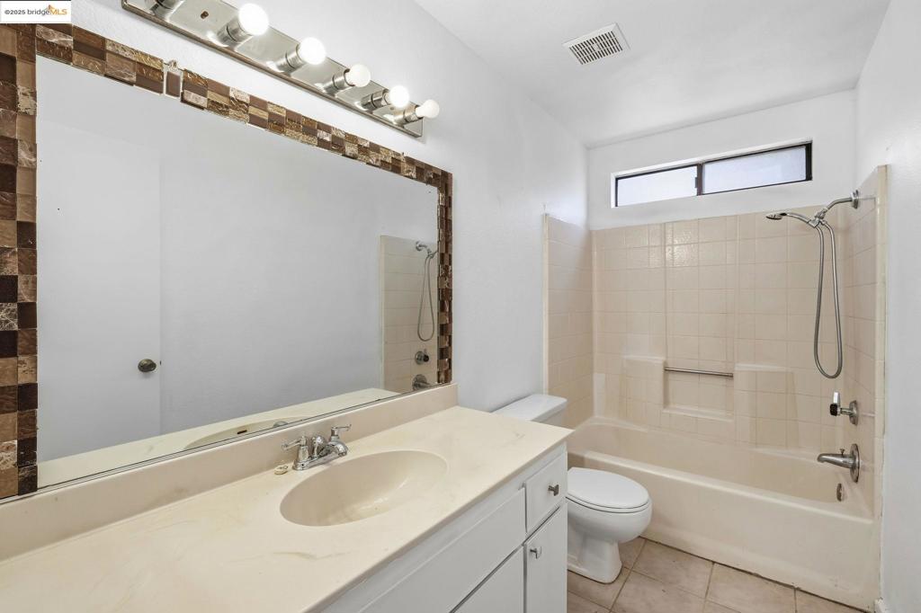 OAKLEY - Residential