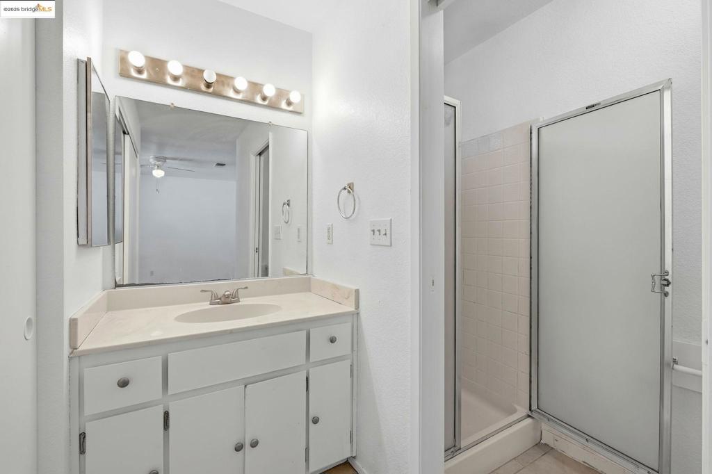 OAKLEY - Residential