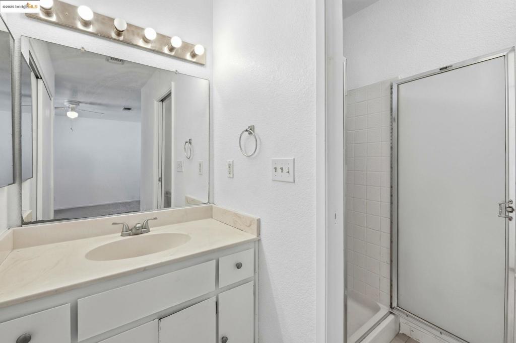 OAKLEY - Residential