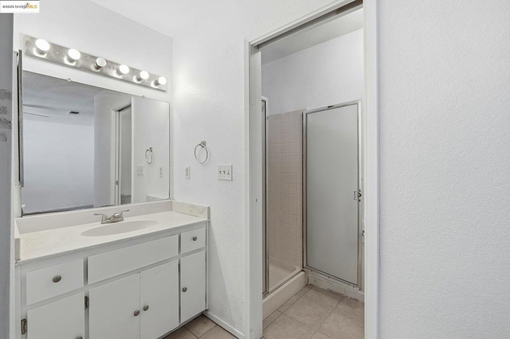 OAKLEY - Residential