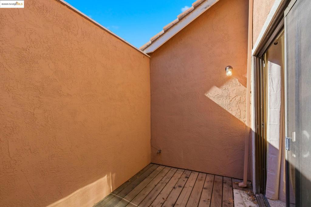 OAKLEY - Residential