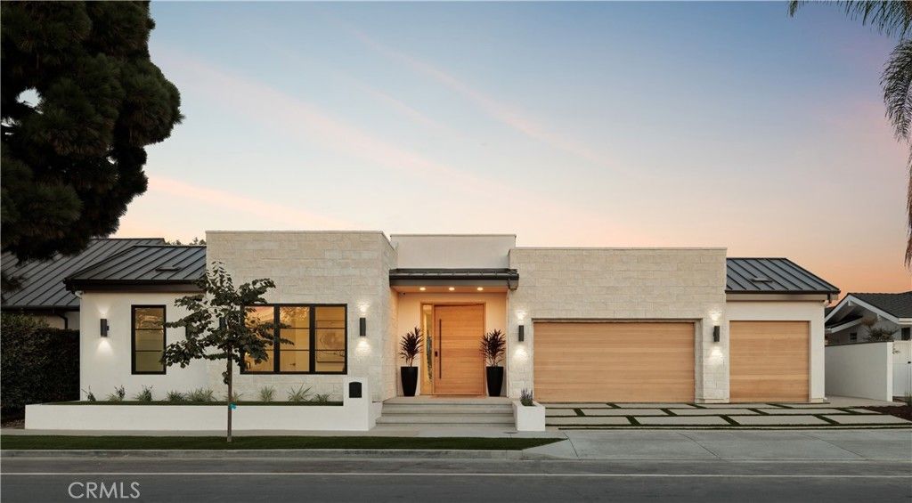 Photo of 1918 Santiago Drive, Newport Beach, CA 92660 (MLS # OC25240428)