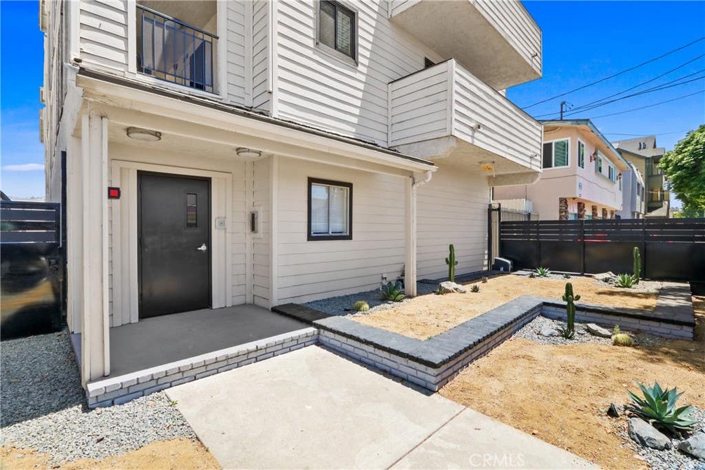 Photo of 646 Nebraska Avenue #6, Long Beach, CA 90802 (MLS # PW26100037)
