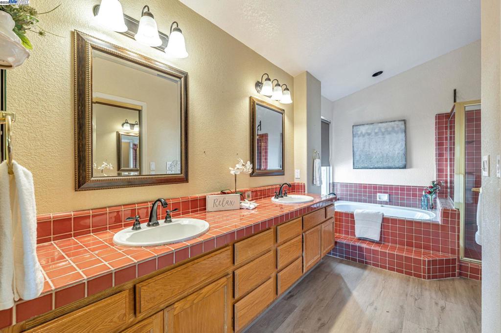 REGENCY SQUARE - Residential