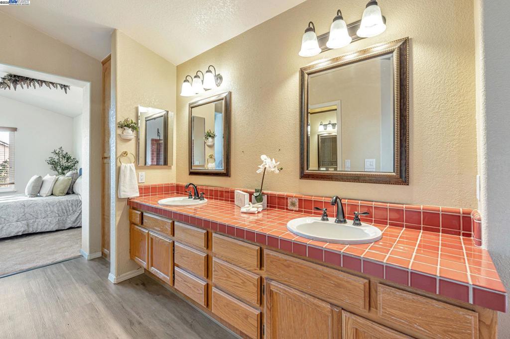 REGENCY SQUARE - Residential