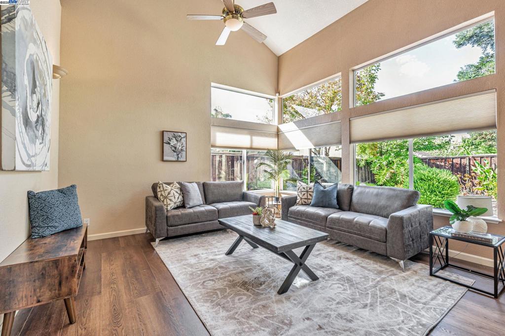 REGENCY SQUARE - Residential