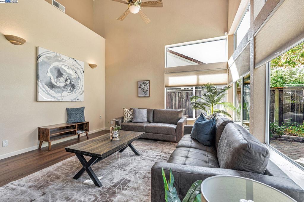 REGENCY SQUARE - Residential