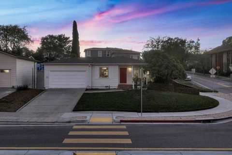 Photo of 2204 Roosevelt Avenue, Redwood City, CA 94061 (MLS # ML82041133)