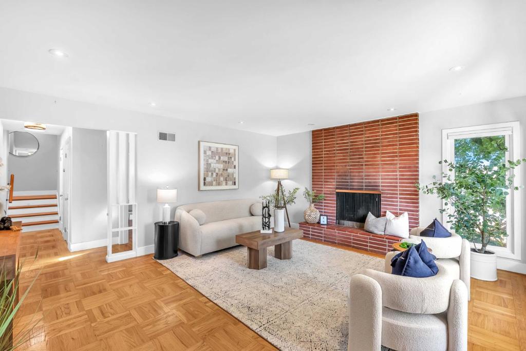 2204 Roosevelt Avenue
