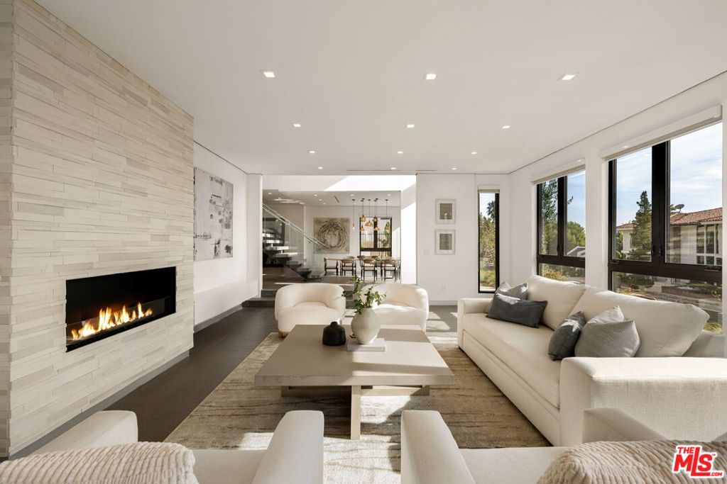 7911 Oceanus Drive