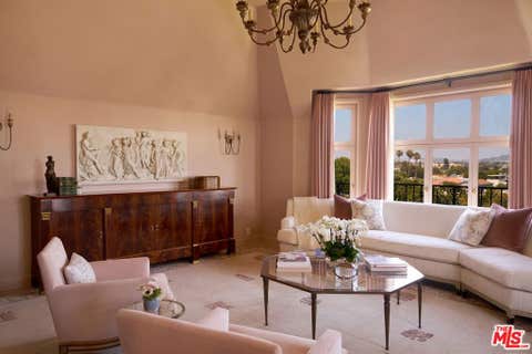 Photo of 316 N Rossmore Avenue #605, Los Angeles, CA 90004 (MLS # 26869649)