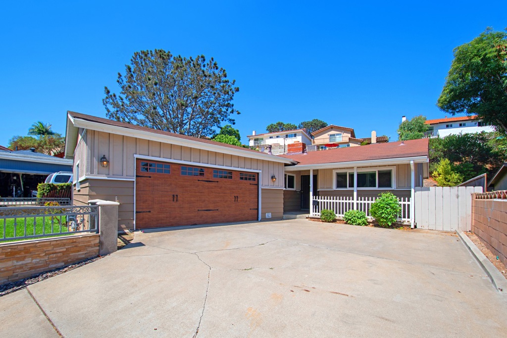 OMG price drop Price Fabulous remodeled kitchen from the ground up. Herringbone tile, beautifully designed cabinetry, stainless steel appliances, gas stove top, built in ovens, over sized chefs sink, subway tile and more. Come see the beautiful real hardwood floors thru out living space and bedrooms. spacious yet private backyard. Full size 2 car garage with faux wood garage door. Laundry room off kitchen. Electric iron entry gate with separate pass through gate. Want more? come by and see all the extras. Neighborhoods: Catalina Villas Equipment: Garage Door Opener Other Fees: 0 Sewer: Sewer Connected Topography: GSL