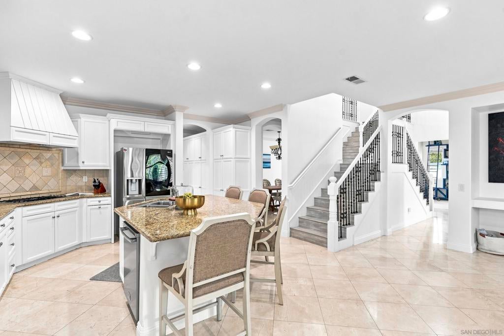 851 Shadow Ridge Pl