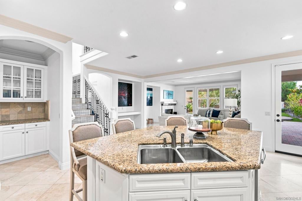 851 Shadow Ridge Pl