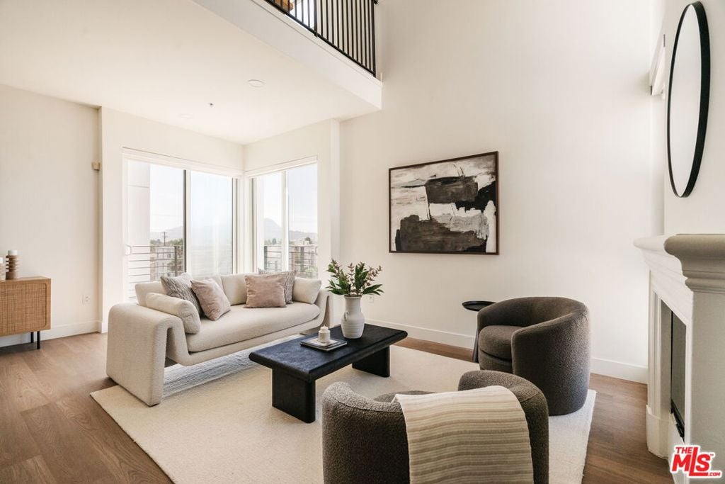 11011 Huston Street 410, North Hollywood CA 91601