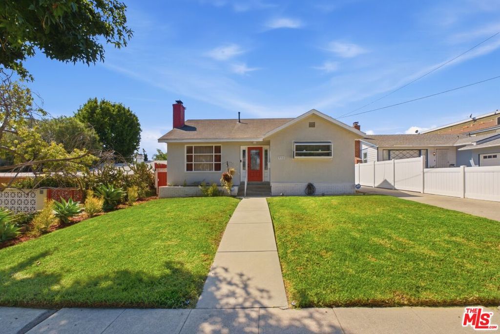 Photo of 332 E Plymouth Street, Inglewood, CA 90302 (MLS # 26869975)