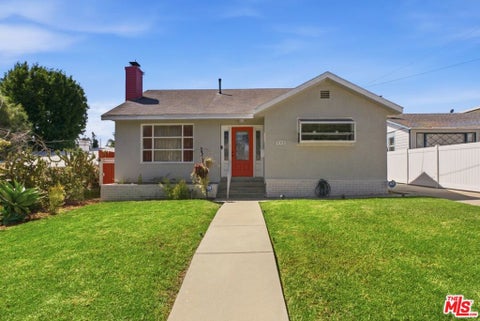 Photo of 332 E Plymouth Street, Inglewood, CA 90302 (MLS # 26869975)