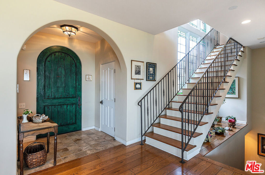 1284 LAGO VISTA Drive