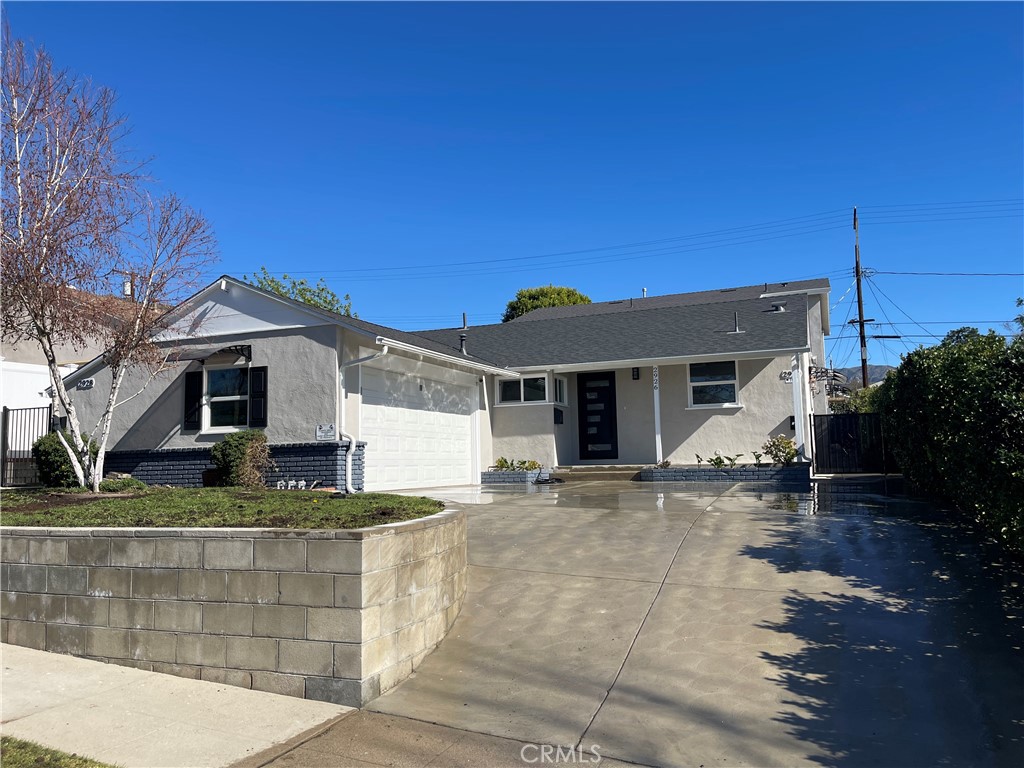 Bright and lovely 3 bedroom 2 bath, single level front house in one of Burbank's most desirable areas!
Near hiking trails,Golfing, Great Schools, Burbank Empire Center, Burbank Airport and more!
Home is completely renovated and offers Soft Water System, Central A/C and Forced air heating, Stainless Steel Refrigerator, Oven/Range, Dishwasher, Microwave, and Stackable Washer/Dryer.
2 Car garage.
Fenced backyard, landscaped beautifully.
2 additional units in back