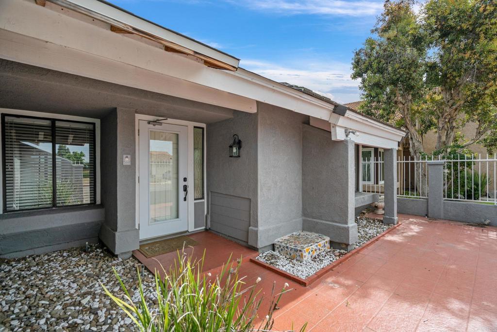 1041 Paseo Del Norte
